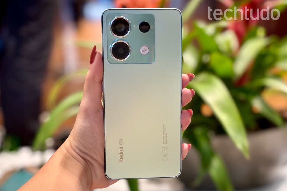 Redmi Note 13 Pro é intermediário premium da Xiaomi — Foto: Ana Letícia Loubak/TechTudo