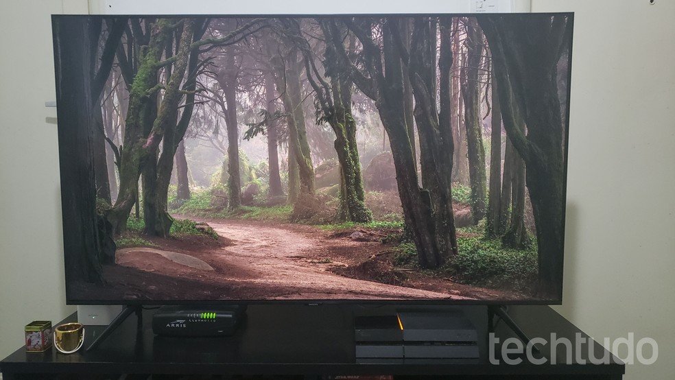 TV Samsung pode ser controlada remotamente pelo app Smart Things — Foto: Yuri Hildebrand/TechTudo