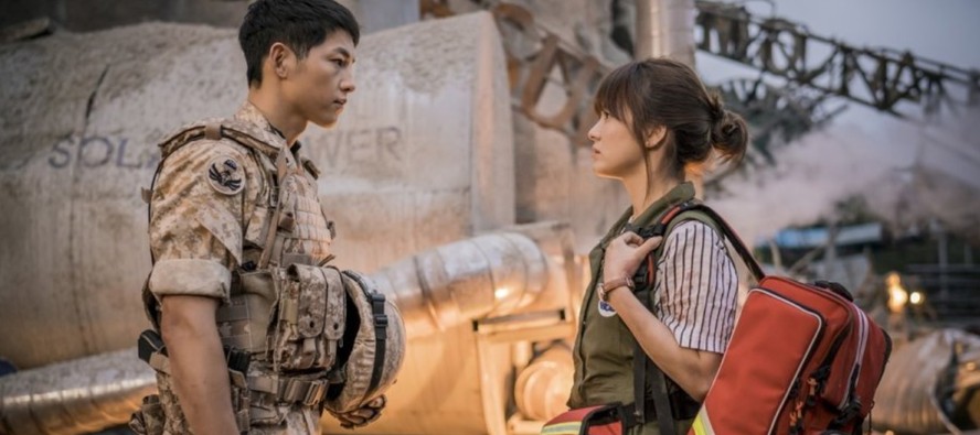 Descendentes do Sol é protagonizado por Song Joong-ki (Vincenzo) e Song Hye-kyo (A lição)