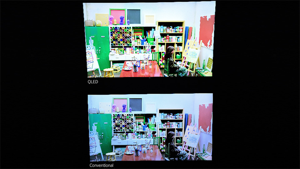 QLED não usa o conceito dos pontos quânticos: mais brilho por toda a área da tela, contraste maior e cores mais precisas. Na imagem, a comparação da TV QLED com uma convencional (Foto: Divulgação/Samsung) — Foto: TechTudo