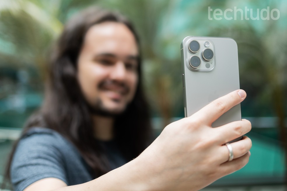 iPhone 15 Pro Max conta com quatro câmeras potentes — Foto: Mariana Saguias/TechTudo