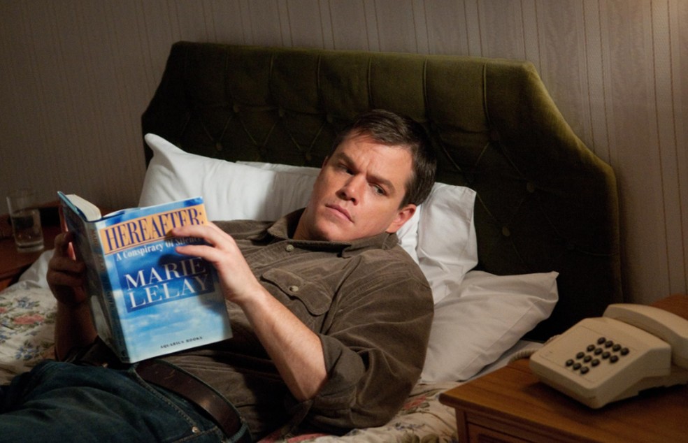 Matt Damon interpreta um homem que consegue conversar com os mortos em Além da Vida (2010) — Foto: Divulgação/IMDb