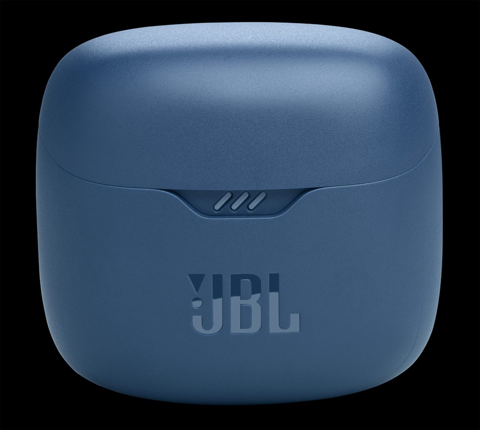 Case do JBL Tune Flex pode ampliar em muito a autonomia da bateria — Foto: Divulgação/JBL