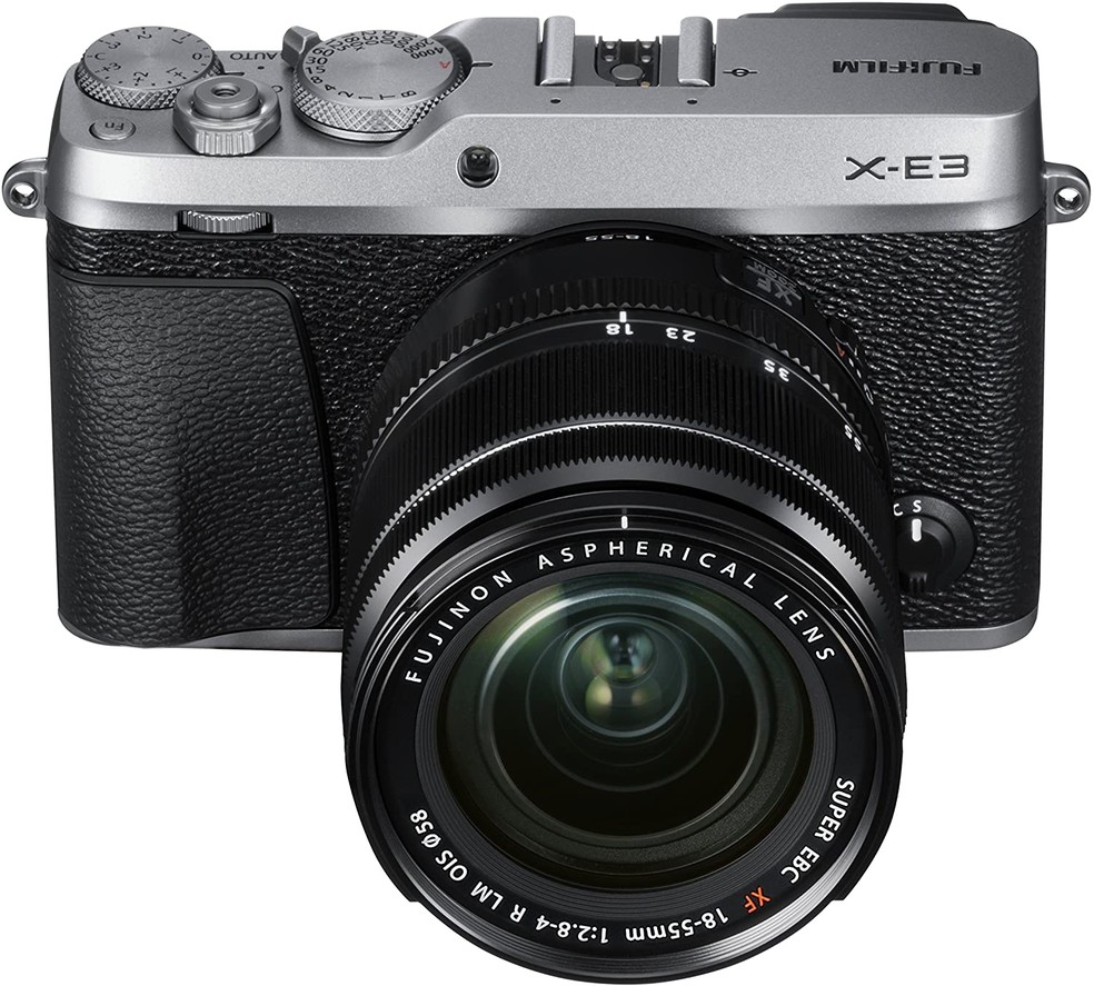 Pesando apenas 1,6 Kg, a Fujifilm digital mirrorless X-E3 é uma boa aposta para quem busca uma companheira para o cotidiano e também para viagens — Foto: Reprodução/Amazon