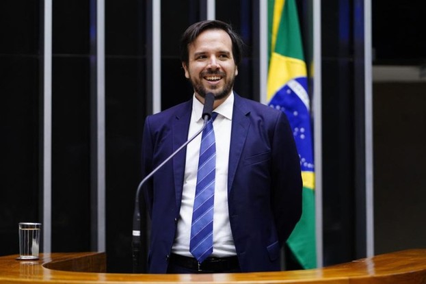 Presidente da Anatel, Carlos Baigorri, defende agência no combate às fake news