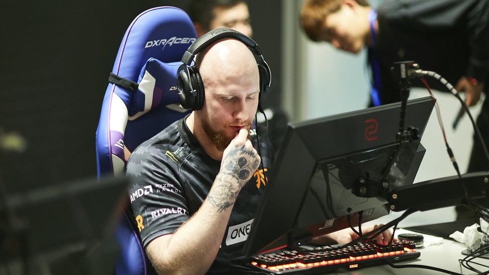 Fnatic não encontrou forças para levantar a taça e terminou na vice-colocação — Foto: Divulgação/Starladder