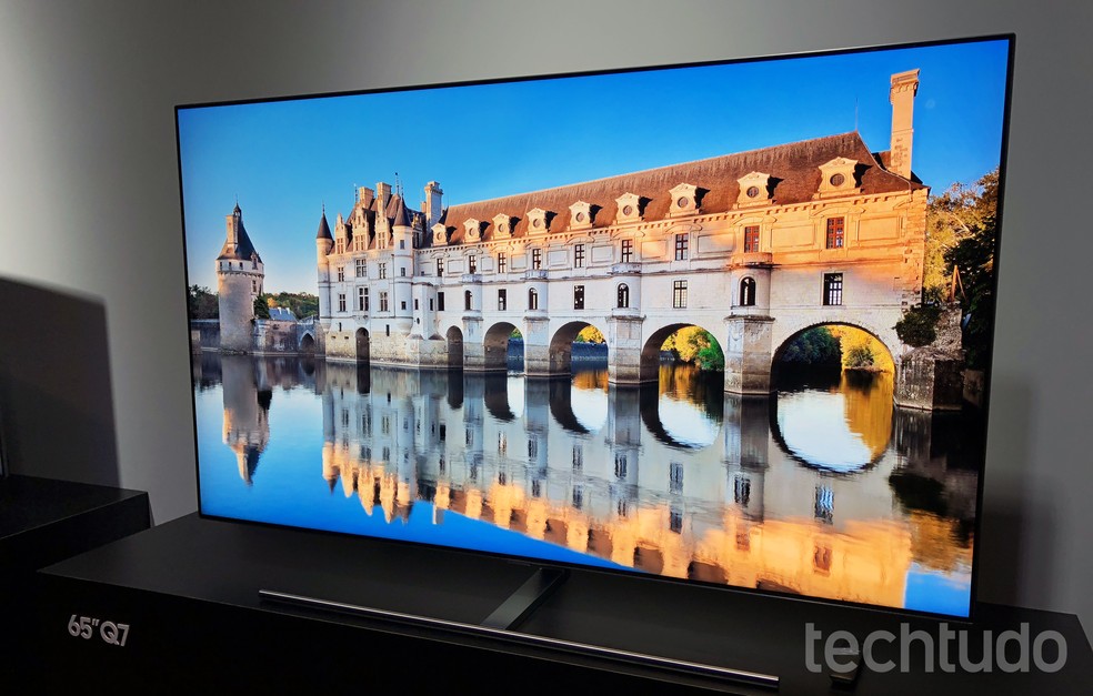 Q7: nova smart TV QLED da Samsung chega ao Brasil — Foto: Anna Kellen Bull/TechTudo