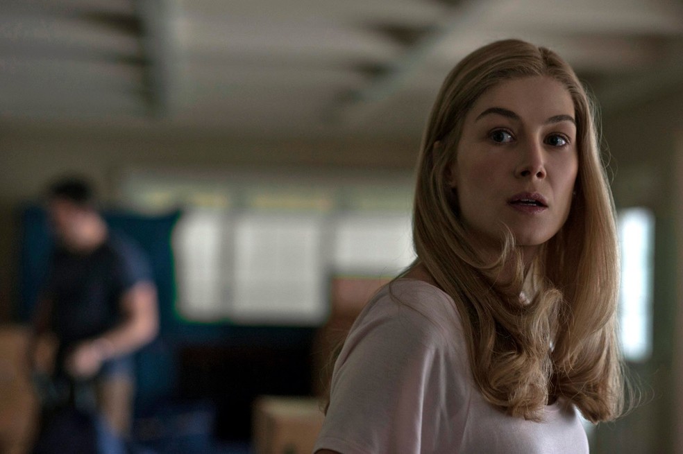  Amy Dunne (Rosamund Pike) é a esposa desaparecida e protagonista do filme Garota Exemplar — Foto: Reprodução/IMDb