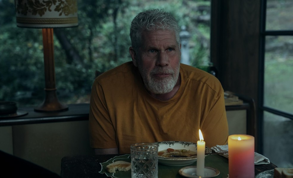 Ron Perlman em cena de Sr. e Sra. Smith — Foto: Divulgação/IMDb