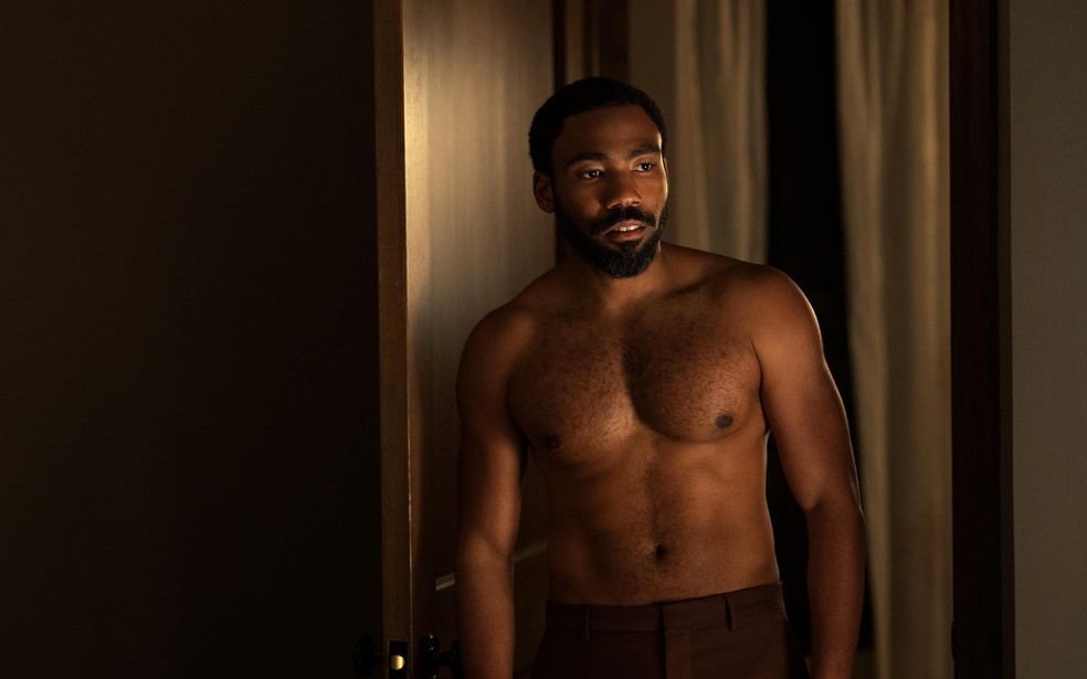 Donald Glover em Sr. e Sra. Smith — Foto: Divulgação/IMDb