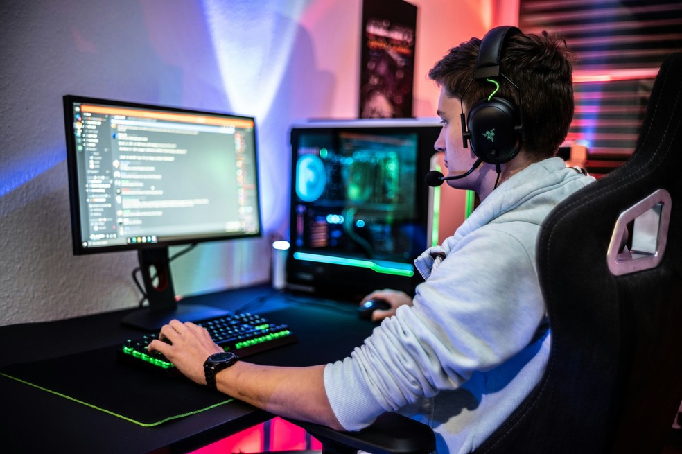 Promoção na Amazon dá desconto em produtos gamer de Razer, Redragon e outras marcas cobiçadas — Foto: Reprodução/Unsplash (ELLA DON)