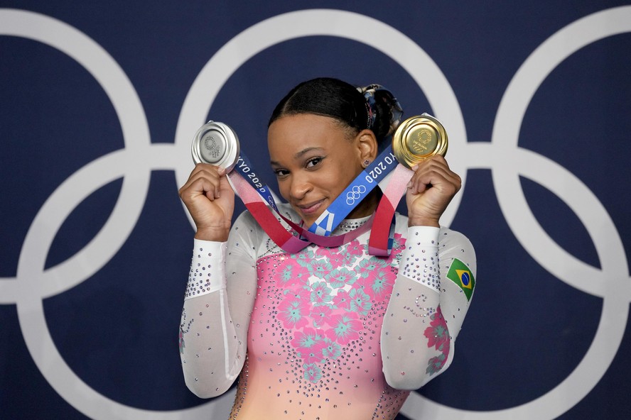 Rebeca Andrade, da ginástica artística, conquistou medalhas de ouro e prata na Olimpíada de Tóquio