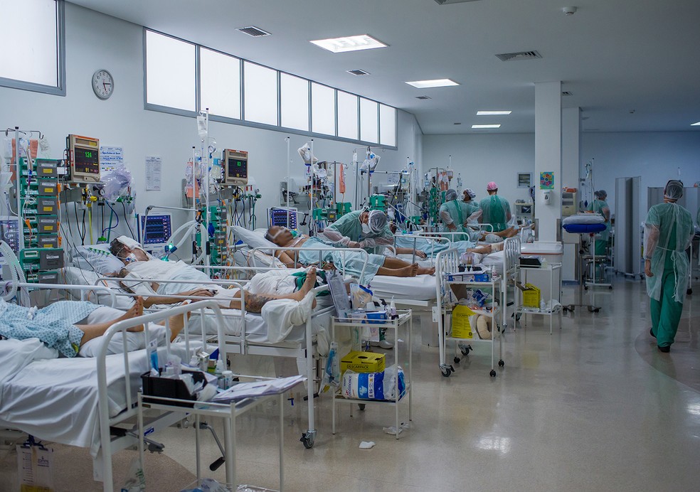 Hospital de São Paulo lotado no auge da crise da covid-19, em 2020: plano para enfrentar futuras pandemias não contempla reparação de desigualdades — Foto: Edilson Dantas/Agência O Globo