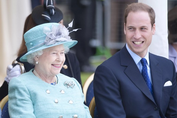 A rainha Elizabeth II e o príncipe William (Foto: Getty Images)