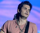 Solos de John Mayer balançam corações (Flavio Moraes/G1)