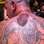 Pastor tem 172 tatuagens do Iron espalhadas pelo corpo (Tássia Thum/G1)