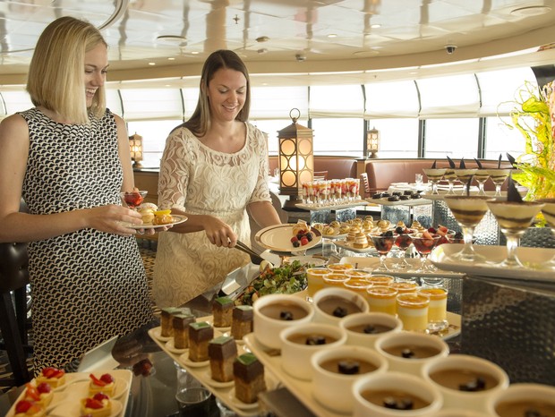 At Palo, the Disney Magic’s popular restaurant reserved exclusively for adults, guests can indulge in international cheeses, fresh pastries, made-to-order entrées, desserts and champagne during an elegant champagne brunch. (Kent Phillips, photographer) (Foto: Kent Phillips, photographer)