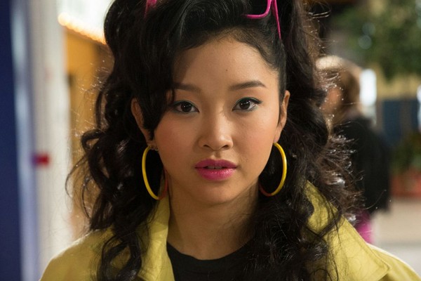 A atriz Lana Condor como a personagem Jubileu em cena de X-Men: Apocalipse (2016) (Foto: Reprodução)