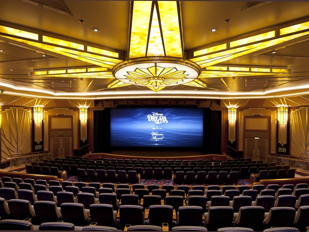 At the 399-seat Buena Vista Theatre aboard the Disney Dream, guests can see a movie any time of day – morning, afternoon or evening! With comfortable, posh, Art Deco surroundings, families can sit back and enjoy first-run motion pictures, including films  (Foto: Matt Stroshane, photographer)
