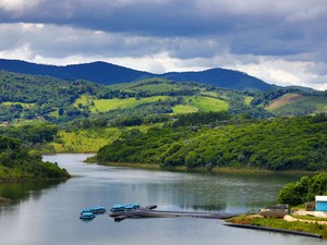 Vista aérea da Represa Atibainha, integrante do Sistema Cantareira, na cidade de Nazaré Paulista, no interior de São Paulo, no dia 5 de março