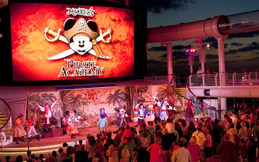 A noite dos piratas é uma das mais animadas do cruzeiro