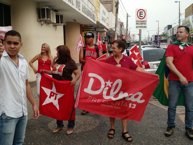 Manifestantes realizaram ato em Araguaína, norte do Tocantins (Foto: Felipe Maranhão/ TV Anhanguera)