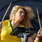 De camisa canarinho, Ellie Goulding faz show atlético (Flavio Moraes/G1)