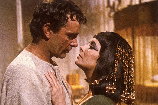 Richard Burton e Elizabeth Taylor em Cleópatra (1963) (Foto: Divulgação)