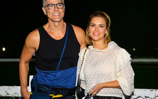 Reencontro! Reynaldo Gianecchini e Carolina Dieckmann posam juntos em peça no Rio