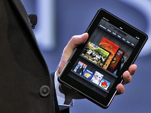 Kindle Fire tem tela de 7 polegadas e conexão Wi-Fi (Foto: Shannon Stapleton/Reuters)