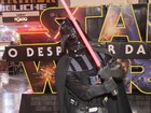 Fãs de Star Wars vão fantasiados ao cinema em dia de estreia no DF