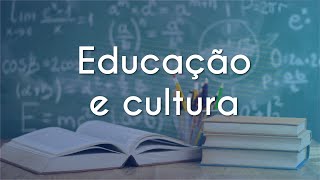 Escrito"Educação e Cultura" sobre a imagem de um quadro-negro e livros.