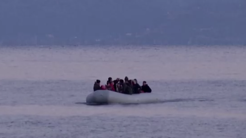 Une embarcation de migrants en mer Égée. Crédit : Reuters