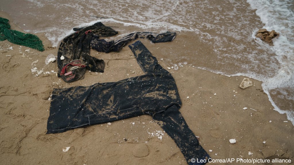Clothing found after a deadly migrant boat sinking on a beach in Dakar, Senegal, on July 24, 2023 | Photo: Leo Correa/AP/picture alliance