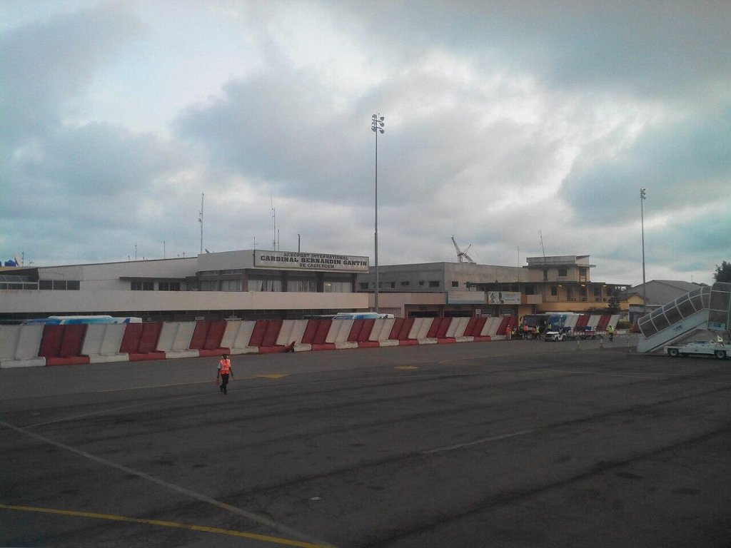 Le tarmac de l'aéroport de Cotonou, au Bénin. Crédit : © wikimedia common