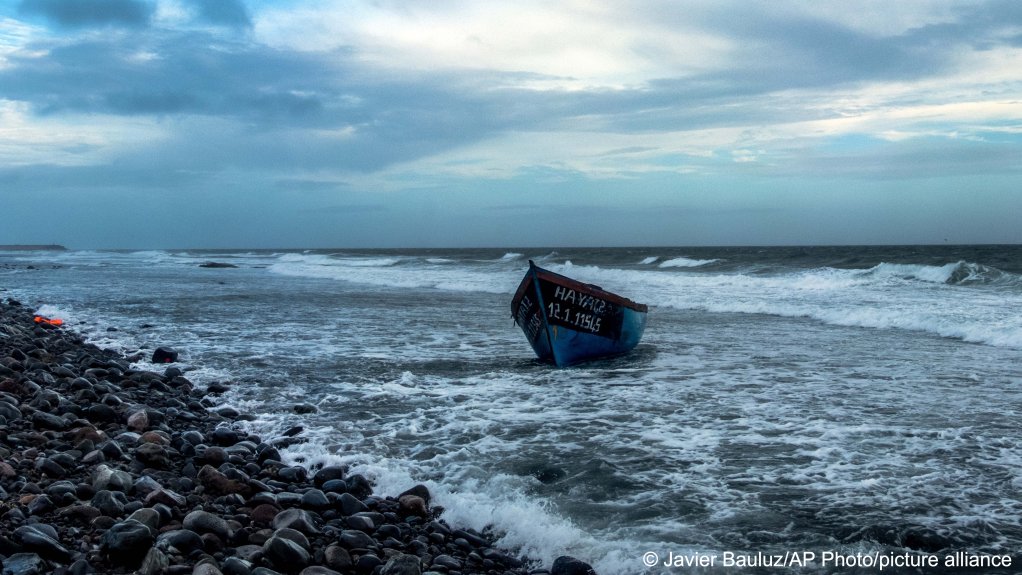 From file: A wooden boat used by migrants from Morocco grounded on the beach at the southeastern coast of the island of Gran Canaria, Spain | Photo: Javier Bauluz / AP Photo / picture alliance