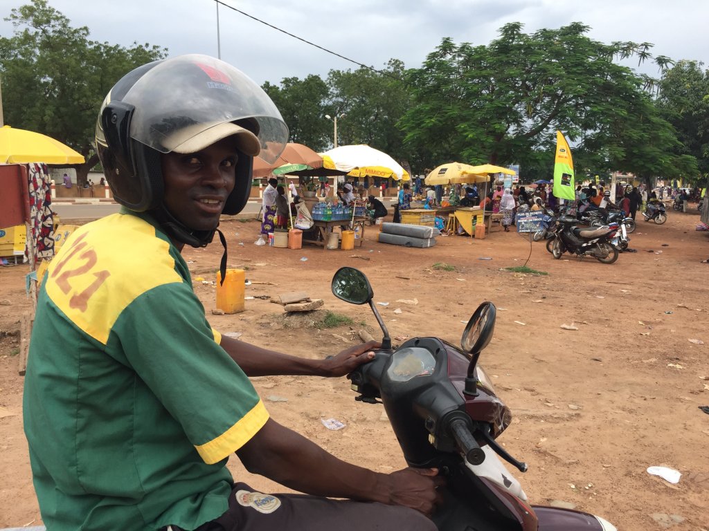 RFI/Delphine Bousquet | Noé Laïma est conducteur de taxi-moto. En 2015, il a passé 8 mois en Algérie, sur des chantiers.