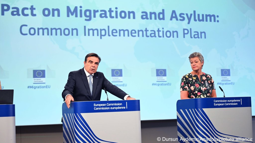EU Commission Vice President Margaritis Schinas and Commissioner Ylva Johansson hold a news conference on the migration pact in Brussels, Belgium, on June 12, 2024. | Photo: Dursun Aydemir / Anadolu / Agency / picture alliance