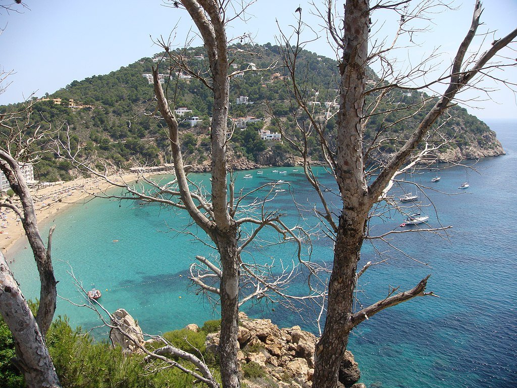 Plus de 100 migrants sont arrivés sur l'île d'Ibiza mardi 3 septembre 2024. Crédit : Wikimedia commons