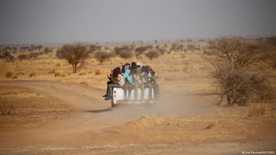 Des migrants d'Afrique subsaharienne prennent la route du désert dans l'espoir de rejoindre la Libye | Crédit : Reuters