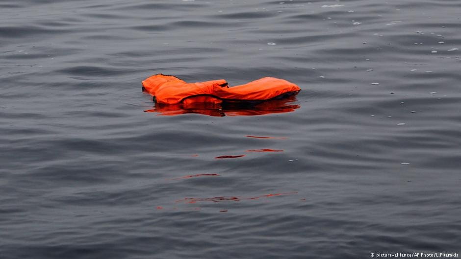 Un gilet de sauvetage abandonné en mer Égée en 2016. Crédit : Picture alliance