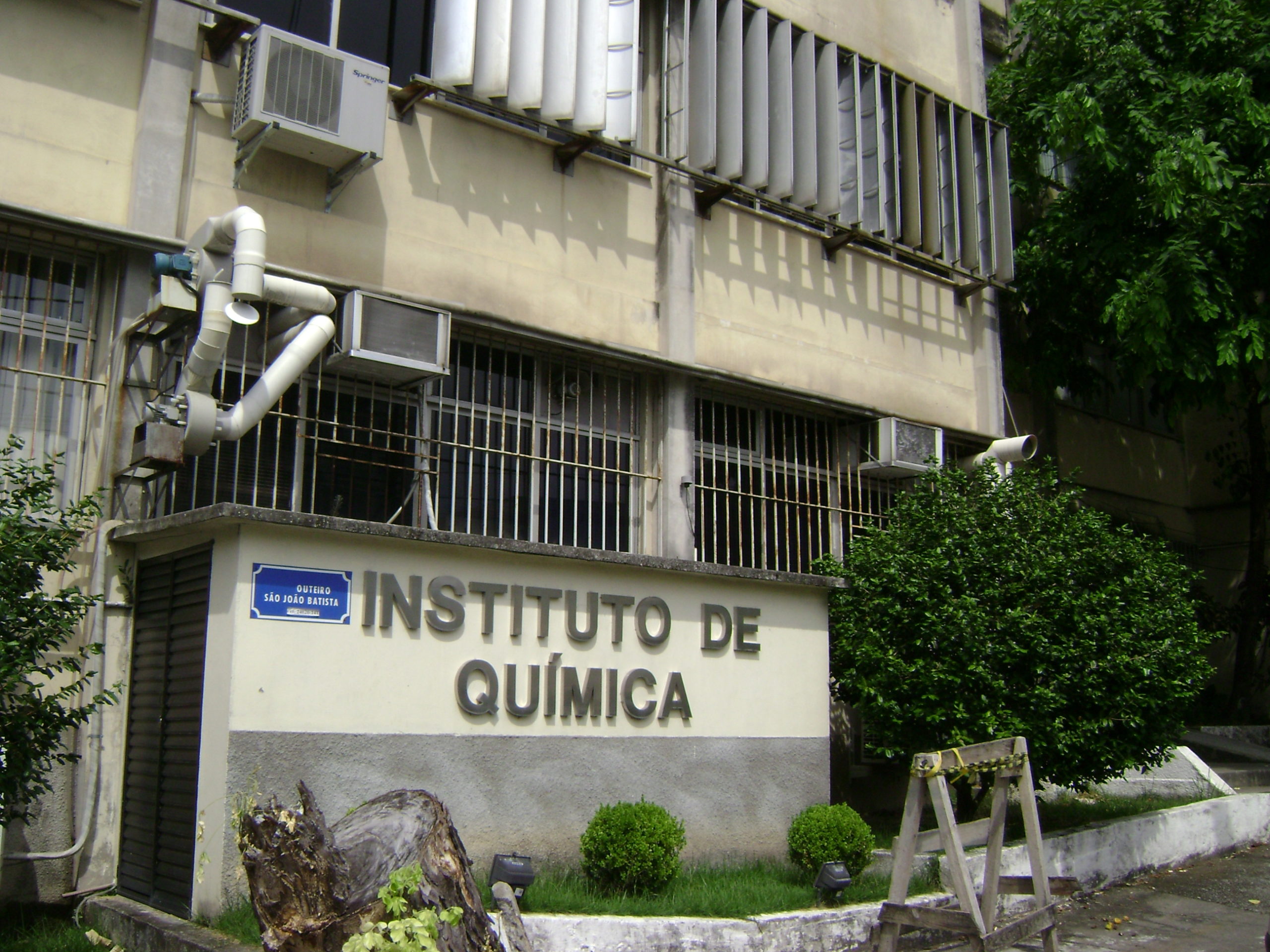 Prédio onde se localiza a Biblioteca de Pós-Graduação em Geoquímica (BGQ)