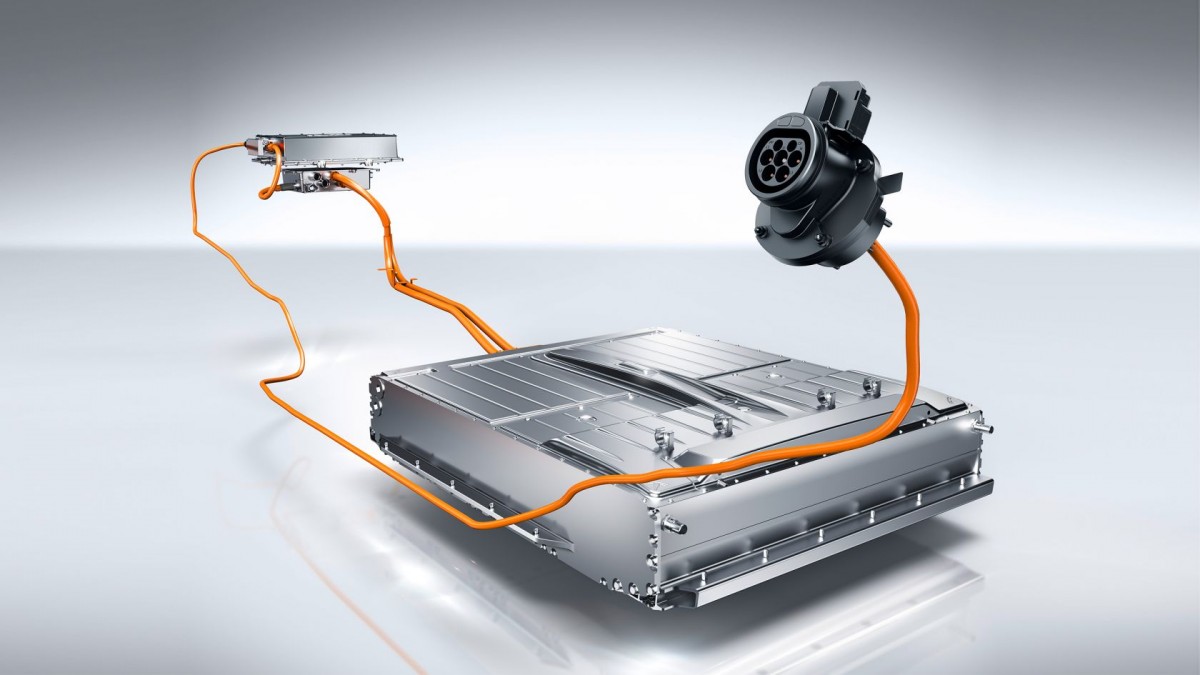 5 liters of petrol have almost the same energy content as a 350kg high voltage battery