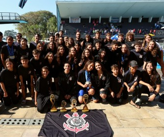 Equipe do Corinthians se destaca no Paulista Infantil de Natação de Inverno