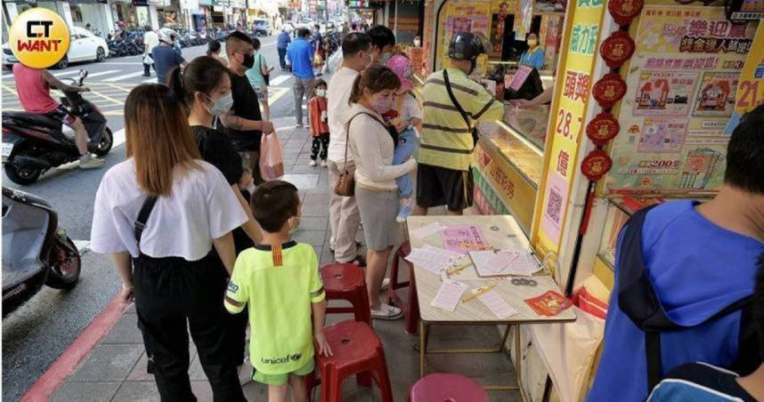 大樂透已連續10期摃龜，下期將於下週二（10月1日）晚間開獎，頭獎金額上看3.6億元。（示意圖／焦正德攝）