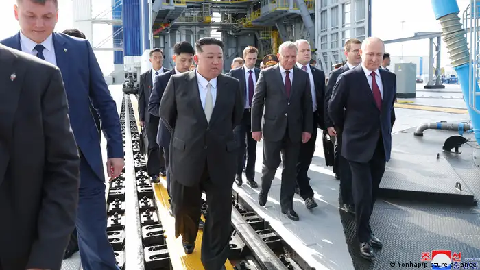 金正恩在普京陪同下2023年9月13日参观俄罗斯远东地区的东方航天发射中心