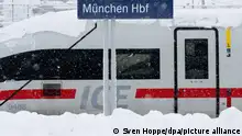 12月2日，因大雪而陷入瘫痪的慕尼黑火车站