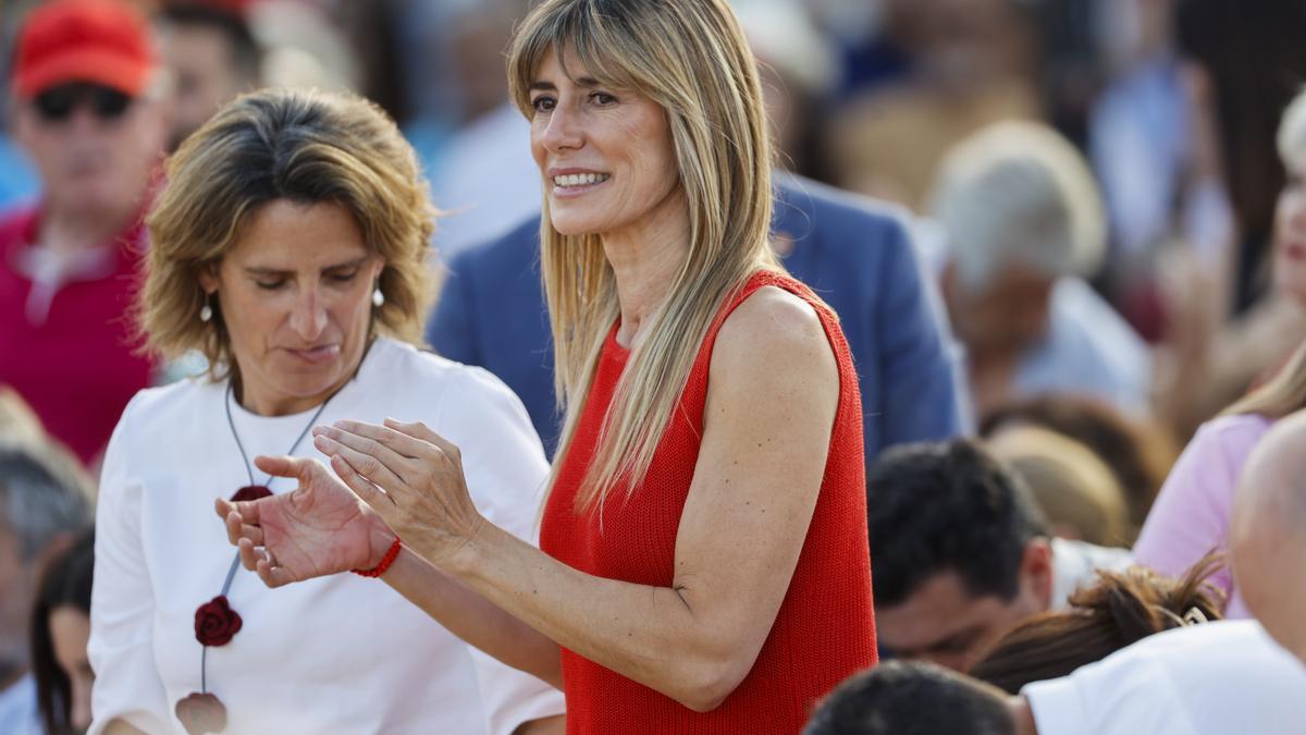 La mujer del secretario general del PSOE y presidente del Gobierno, Pedro Sánchez, Begoña Gómez, durante un acto electoral.