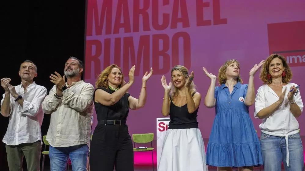 Yolanda Díaz, junto a la cabeza de lista de Sumar a las europeas, Estrella Galán, y el coordinador federal de Izquierda Unida, Antonio Maillo, en un acto en Sevilla.