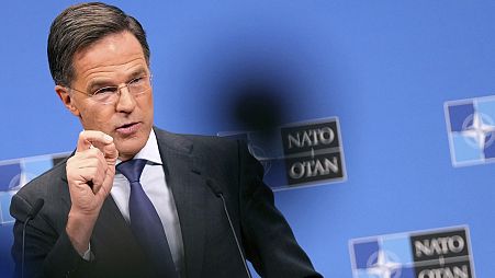 NATO-Generalsekretär Mark Rutte spricht während einer Medienkonferenz zum Abschluss eines Treffens der NATO-Außenminister im NATO-Hauptquartier in Brüssel, 4. Dezember 2024.